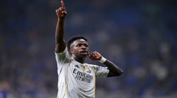 مانشستر يونايتد يقدم عرضاً مالياً كبيراً لضم فينيسيوس ويخطط لتغيير تشكيلة الفريق